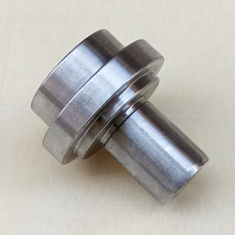 Cummins Diesel Engine Parts ISDE Idler Gear Shaft 3935229